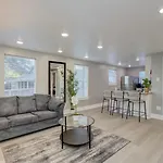 Two-Bedroom Townhouse In Downtown Houston