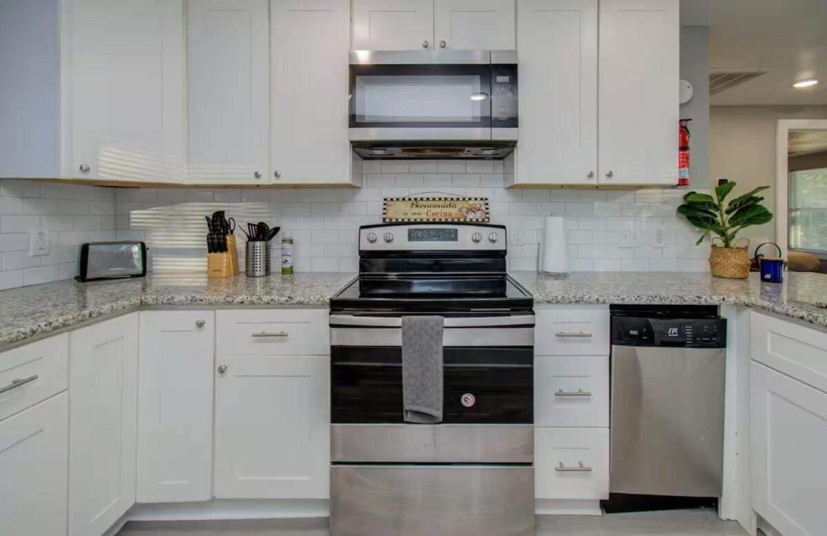 Two-bedroom Townhouse In Downtown