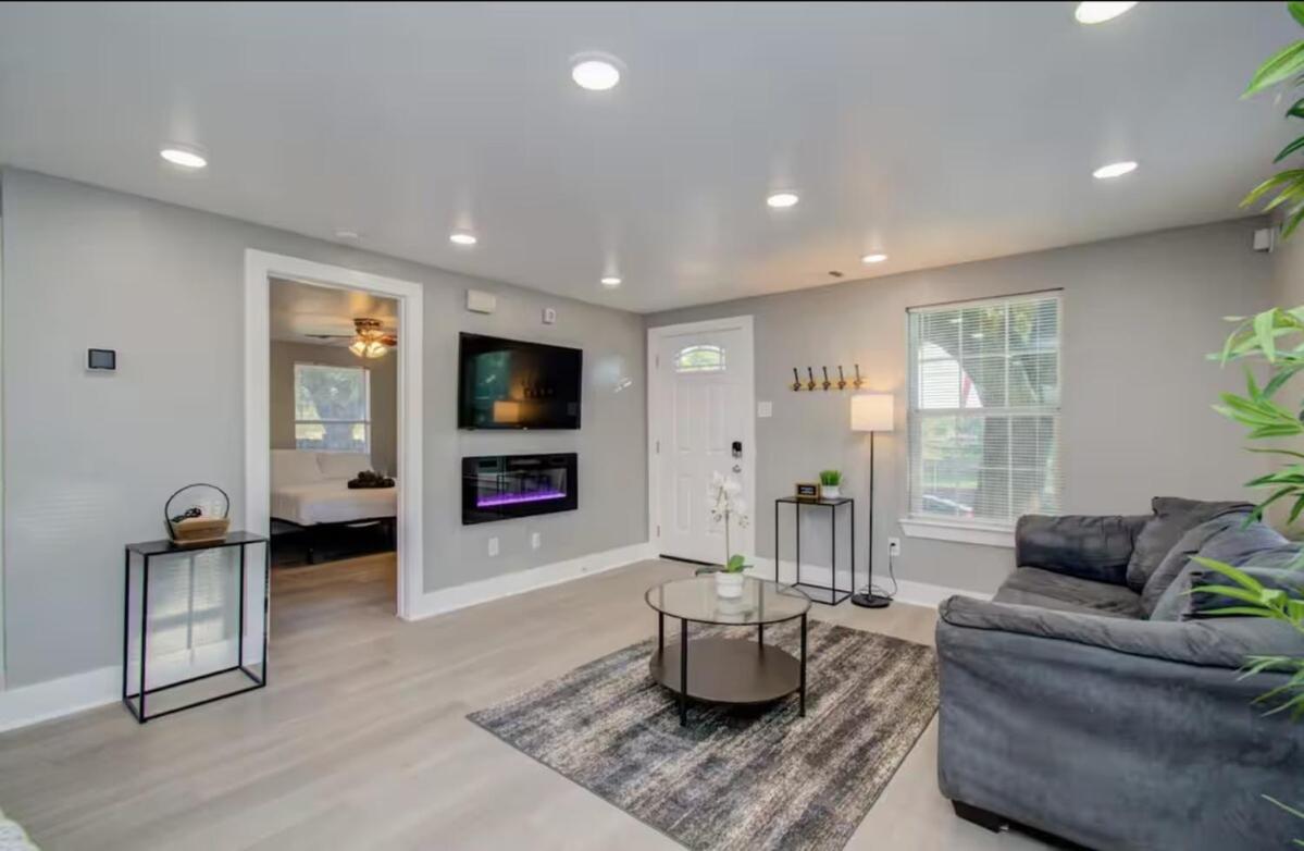 Two-bedroom Townhouse In Downtown Holiday home