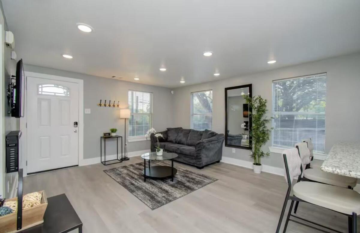 Two-bedroom Townhouse In Downtown *