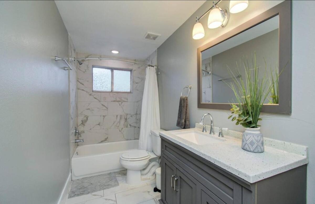 Holiday home Two-bedroom Townhouse In Downtown