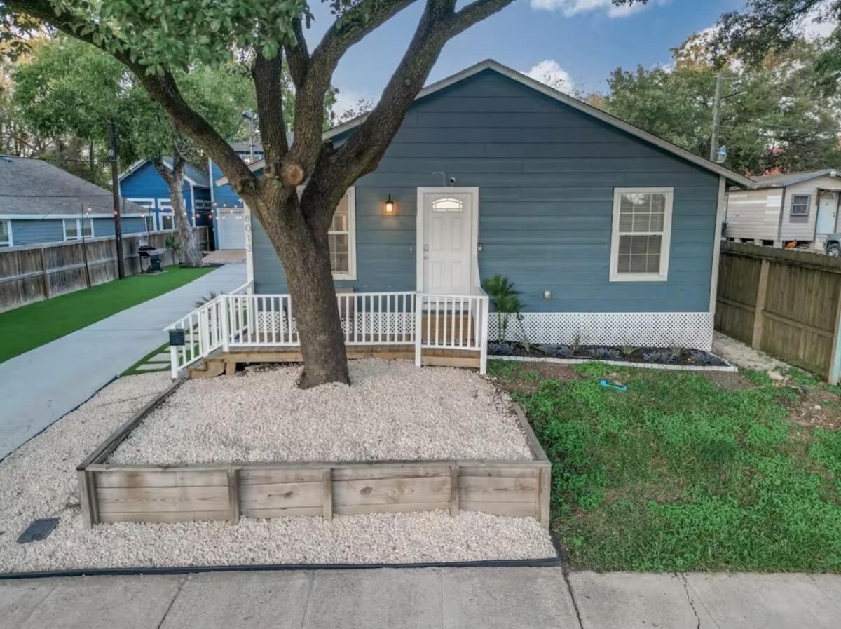 Two-bedroom Townhouse In Downtown * Houston